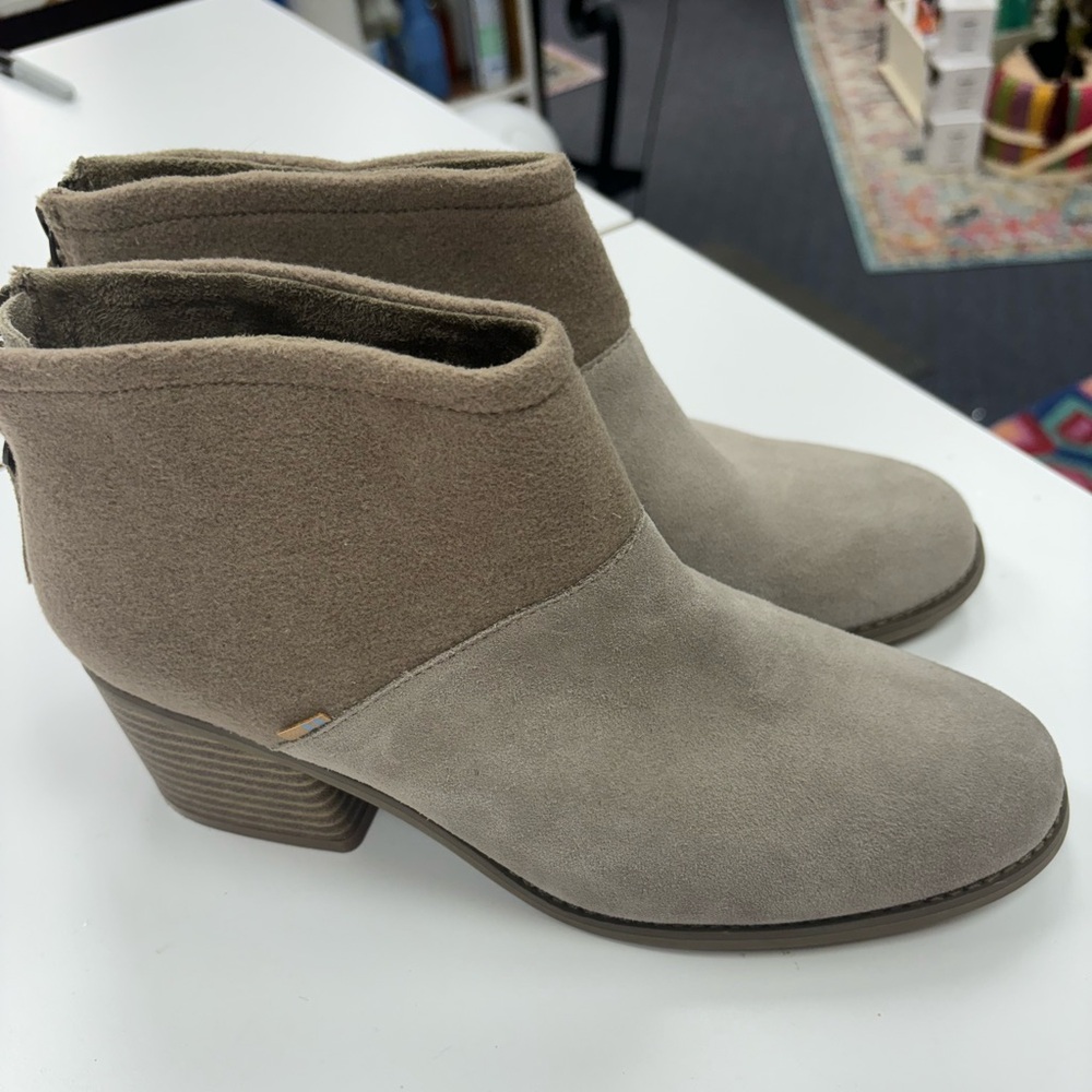 New Leila Tan Suede and Wool Toms Boots Size 9.5